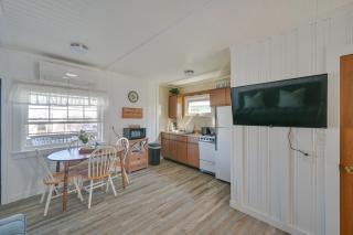 Charming Hampton Home with Porch, Walk to Beach! - Hampton - 2