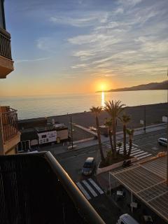 APARTAMENTO EN PRIMERA LÍNEA DE PLAYA - Salobreña - 0