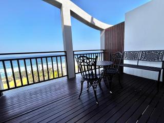 Stunning Oceanfront Apartment with a balcony overlooking Umdloti Beach - 2