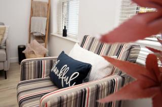 Central Mumbles Apartment, Properties By O & G, Incredible Location, Sleeps 4! - 5