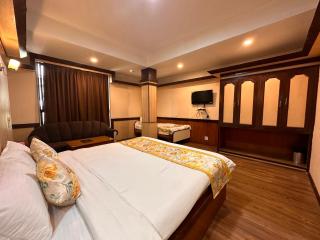 Hotel Gajraj Near M G Marg - 2
