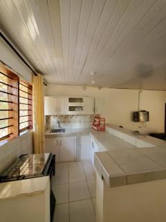 3 Bed Villa - Sleeps 6 - Pool - Garden - Parking - 3