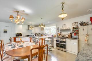 Spacious and Secluded Shook Home with Private Hot Tub! - - 4