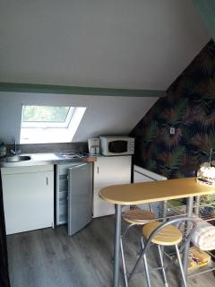 Petit Studio Mansardé - 2 lits simples - Neuilly - 8