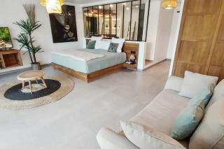 7 bedrooms Villa, Nestled in the heights of Anse Marcel, one of the most discreet bays of the island. - 4