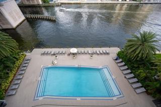 Hallandale Sky Water View - 1