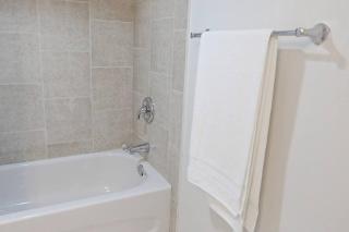 Garden Ave Suite 3 Mins to Hwy 403 - 2