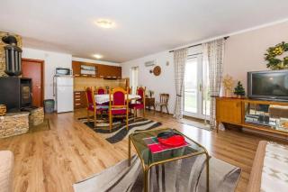 Family-friendly apartments with swimming pool Lovinac, Velebit - 21748 - 8