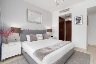 Ultimate Stay 2 BR Next to Burj Khalifa with Opera & Fountain Views - Dubai - 3