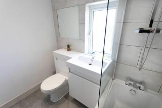 Luxurious 3-BR Contractor Stay, Holidays, Races, long stays, FREE Unlimited Wi-Fi, Parking - 4