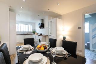 Luxurious 3-BR Contractor Stay, Holidays, Races, long stays, FREE Unlimited Wi-Fi, Parking - 7