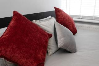 *Contractors, Holidays, Races, 25% off long stays* - 1