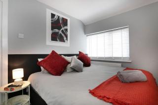 Bright 3-BDR Contractor Stay, Holidays, Races, long stays, FREE Unlimited Wi-Fi, Parking - 5