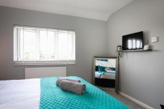 Luxurious 3-BR Contractor Stay, Holidays, Races, long stays, FREE Unlimited Wi-Fi, Parking - 1
