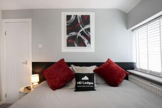 Luxurious 3-BR Contractor Stay, Holidays, Races, long stays, FREE Unlimited Wi-Fi, Parking - 2