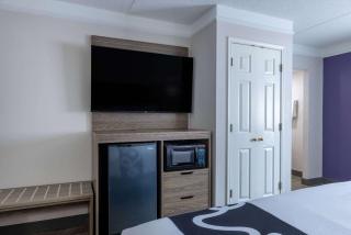 La Quinta Inn by Wyndham Kansas City Lenexa - 1