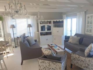 C the Sea 3bedroom house with 2 queen and 2 single beds max 6sleep 2bathroom walk distance to beach in Glentana Outeniqua Strand with free Wi-Fi and sea view - 3