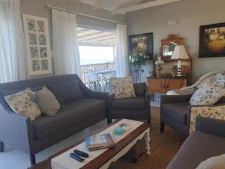 C the Sea 3bedroom house with 2 queen and 2 single beds max 6sleep 2bathroom walk distance to beach in Glentana Outeniqua Strand with free Wi-Fi and sea view - 2