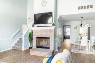 King Bed_Cozy Urban Retreat-Central Memphis - Memphis - 5