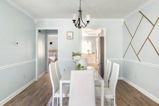 King Bed_Cozy Urban Retreat-Central Memphis - 3