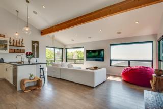 Malibu Retreat with Balcony and Mountain Views - 5