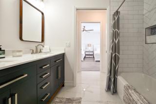 Spacious+Cozy Home, near the beach, heated pool. - 7