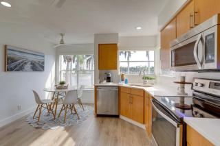 Sunny St Pete Getaway with Shared Pool and Hot Tub - St Petersburg - 1