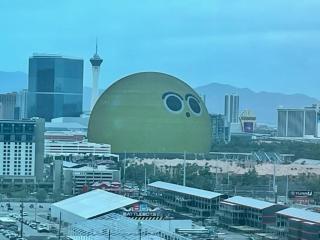 Signature MGM Suite with Strip and Sphere View - Las Vegas - 6