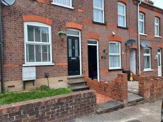 Ferndale House-Huku Kwetu Luton -Spacious 4 Bedroom House - Suitable & Affordable Group Accommodation - Business Travellers - Luton - 7