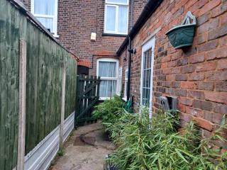 Ferndale House-Huku Kwetu Luton -Spacious 4 Bedroom House - Suitable & Affordable Group Accommodation - Business Travellers - Luton - 3
