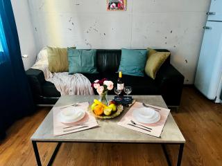 ArT Apartment Near Paradise Mall & Metro Station - Sofia - 9