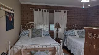 Rustic Rooms by Kings Canyon & Sequoia National Parks - 4