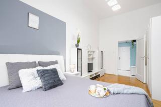 Luxury 3KK Apt w/2KINGBeds 65”TV,Next Wenceslas Sq - Prague - 5
