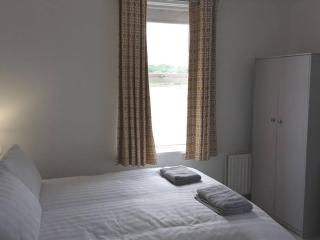 penthouse on the river foyle. foyleview apartments - Derry - 6