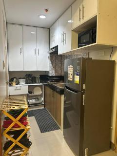 A COZY 2-bedroom w/ Balcony,kitchen,Wifi &Netflix - Manila - 2