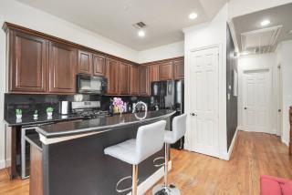 Beautiful Galleria Getaway w/ Pool - 6