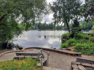 Super Privacy Lakeshore Forest Home with Air Conditioners at Haller Lake - Seattle - 9