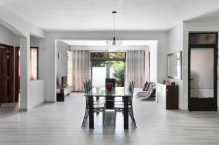 Spacious and Cosy Coastal Retreat - Albion - 0
