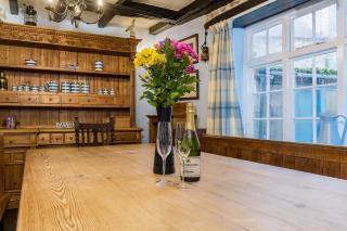 Historic Osborne House very close to the beach - 9