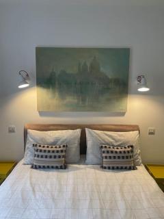 Barn conversion, Old Hatfield, Herts Just a few minutes walk to Hatfield train station and Hatfield House - 5