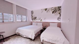 East Dragon Hotel - 4