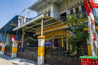 OYO 93161 Nurul Hikmah Homestay Syariah & Sport Center - Sedati - 0