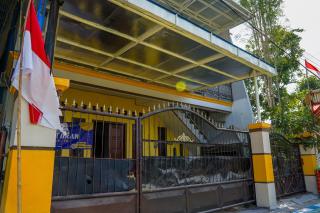 OYO 93161 Nurul Hikmah Homestay Syariah & Sport Center - Sedati - 8
