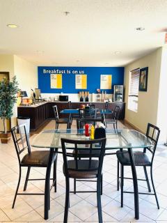 Days Inn by Wyndham Grande Prairie - Grande Prairie - 1