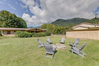 5 Mi to Cataloochee Ski Area! Family Home with Views - 7