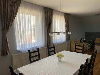 Spacious Apartment in Town Centre - Nové Zámky - 6