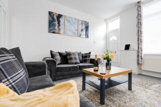 Private Yard, Free Parking & Games at Laburnum House - Blackpool - 8