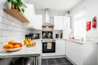 Private Yard, Free Parking & Games at Laburnum House - Blackpool - 7