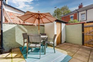 Private Yard, Free Parking & Games at Laburnum House - Blackpool - 0