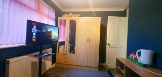 private room with free parking close to lake side - 1